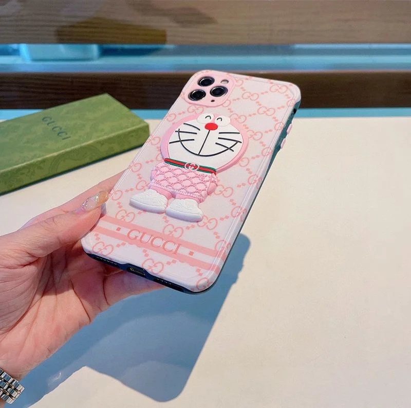 希少色グッチ ドラえもんコラボ iPhoneケース 偽物 スマホケース gut77530