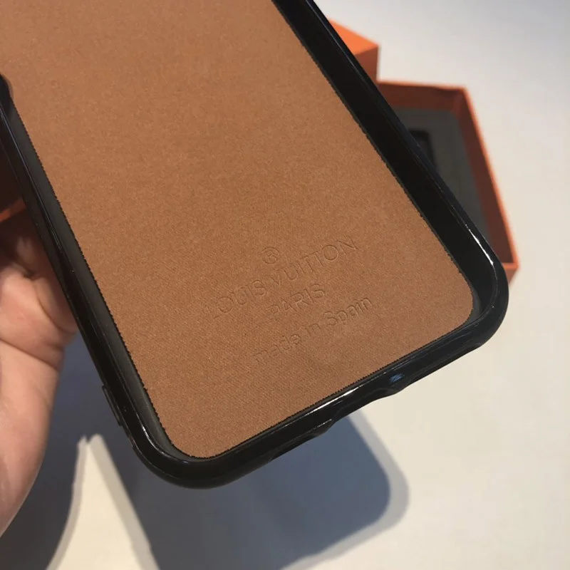 送料込 ルイヴィトン スマホケース コピー IPHONE 11/12/13/Pro/ProMax vua55068