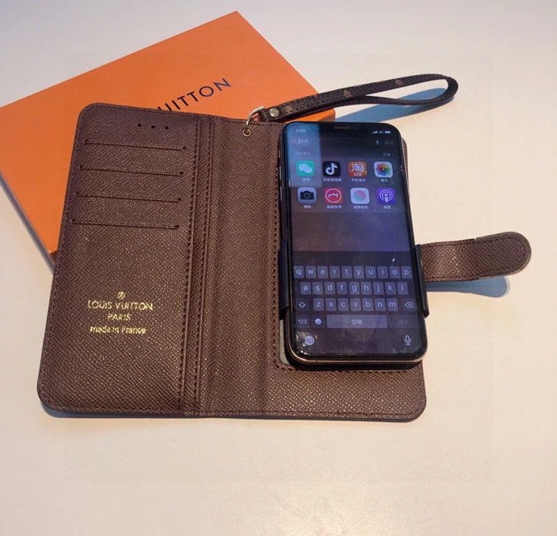 超話題!新作 ルイヴィトン iPhoneケース コピー 手帳型ケース 2色 vuh84227