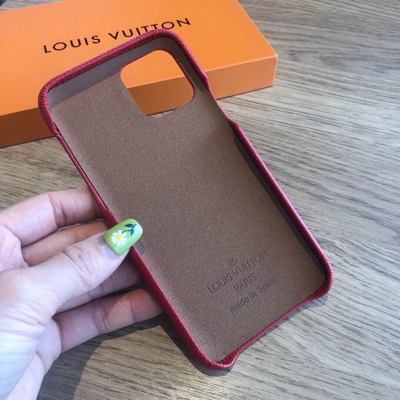 【即発】新作ルイヴィトン iPhoneケースコピー レッド スカーレット LVロゴ vuo36686