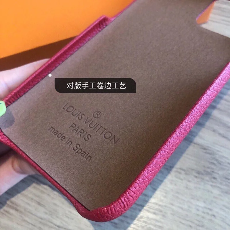 【即発】新作ルイヴィトン iPhoneケースコピー レッド スカーレット LVロゴ vuo36686