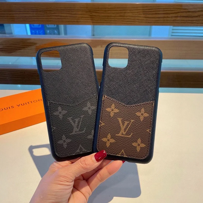目を惹く新作 ルイヴィトン iPhoneケース 偽物 ブラック スカーレット LVロゴ vuw53327