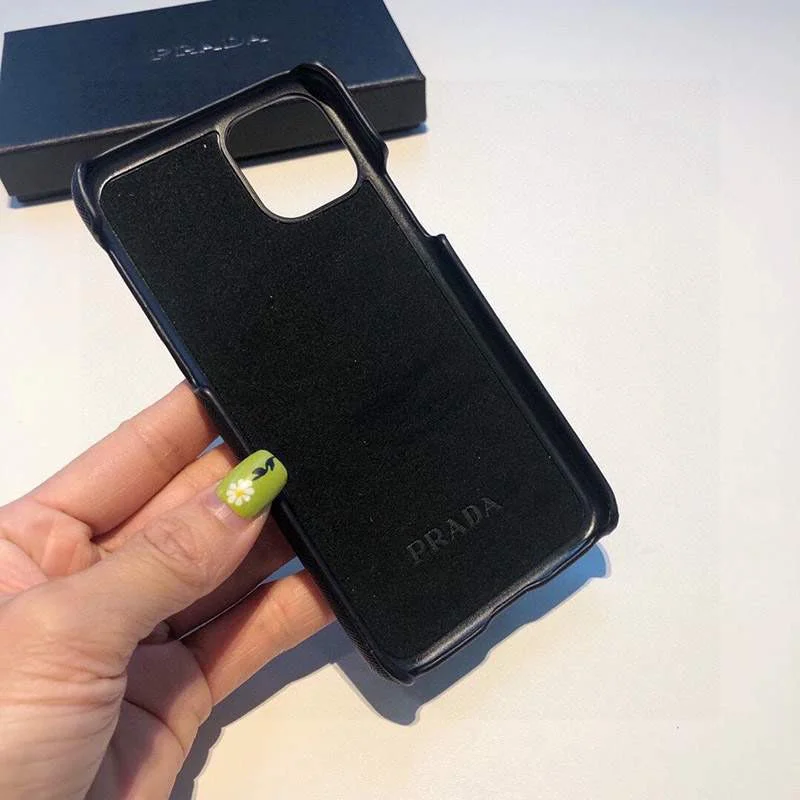 プラダ ケース 偽物 トライアングルロ レザーiPhone12/proケース pug22462