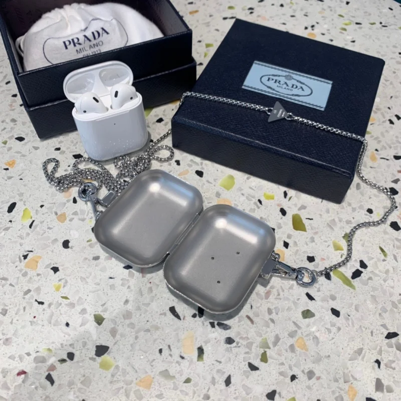 大人気!プラダ airpods ケース イヤホンケース 偽物 メッキ 光沢感 pui66880