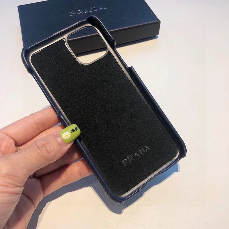 送料込 プラダ ケース コピー トライアングルロ レザーiPhone12/proケース pum41888
