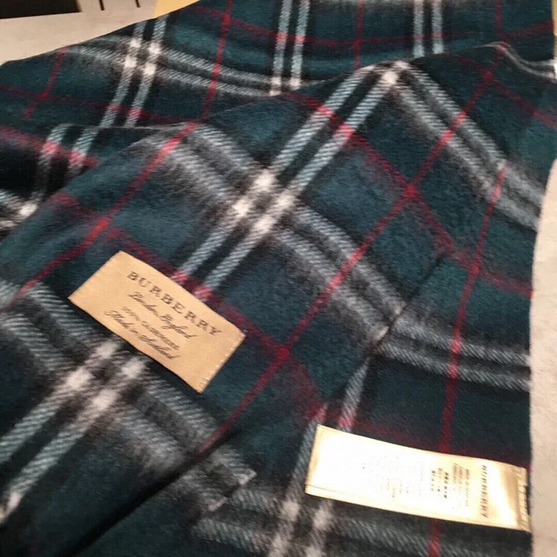 【日本未発売】バーバリー 偽物 クラシック カシミヤ チェック マフラー Bad06108