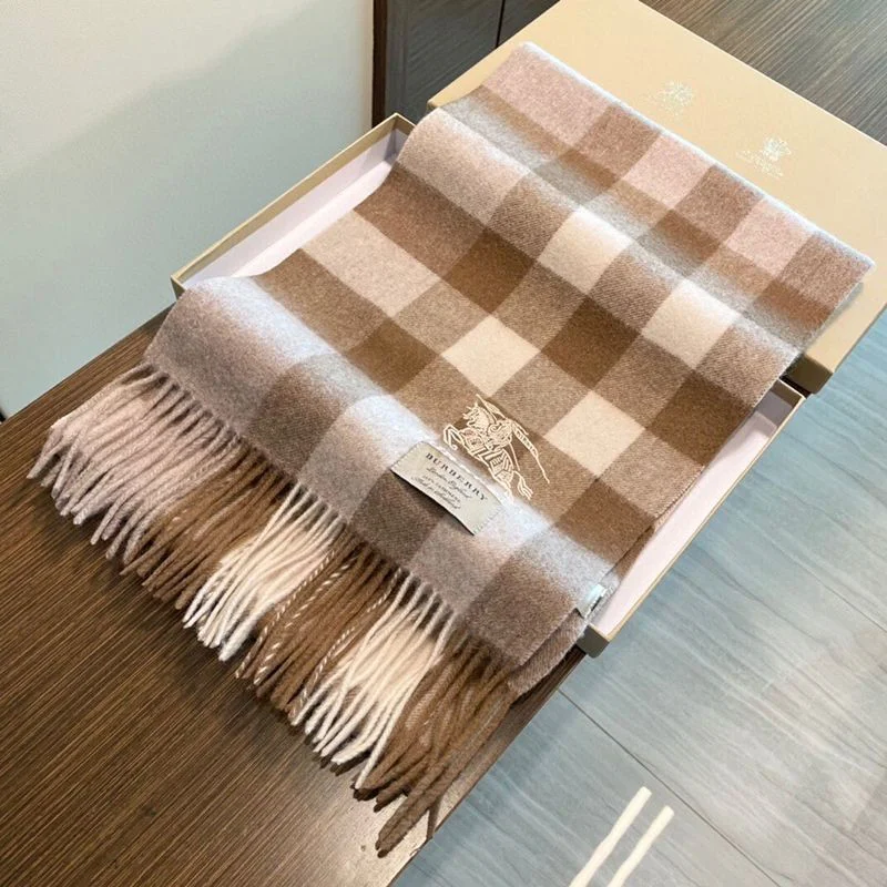【日本未発売】バーバリー 偽物 クラシック カシミヤ チェック マフラー Bad06108