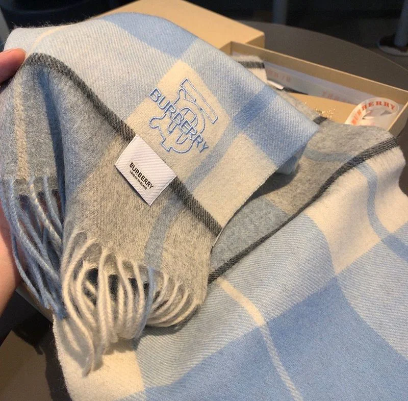 【日本未発売】バーバリー コピー クラシック カシミヤ チェック マフラー Baz83709