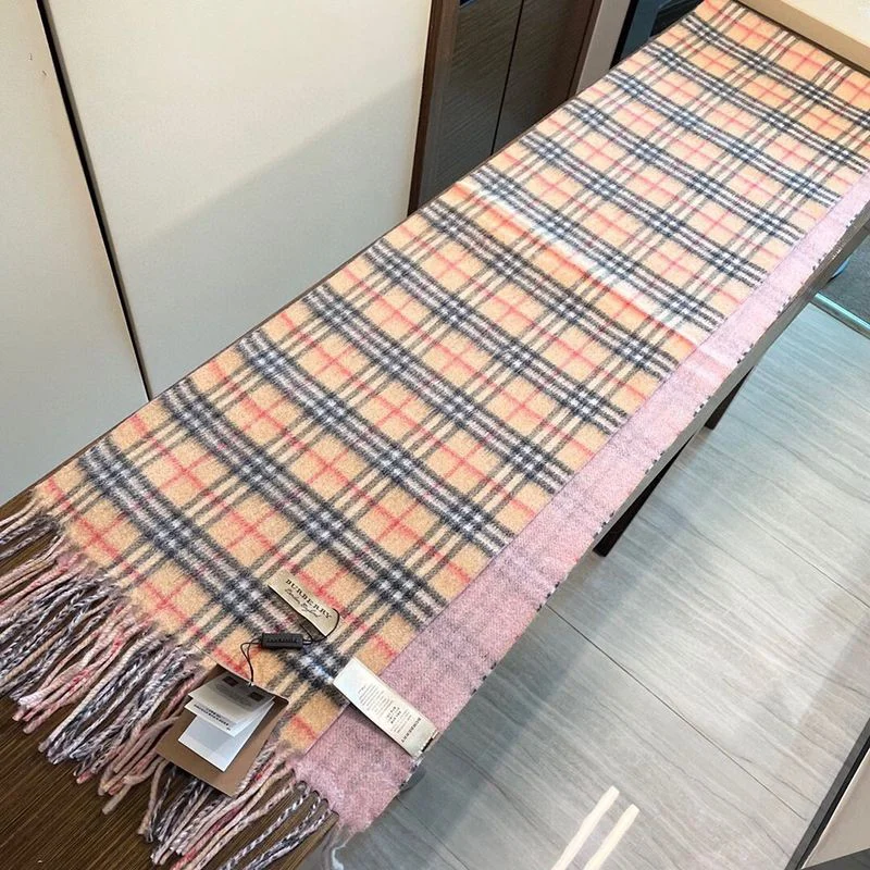可愛いバーバリー コピー リバーシブル チェック カシミアスカーフ Baz43813