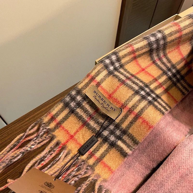 可愛いバーバリー コピー リバーシブル チェック カシミアスカーフ Baz43813