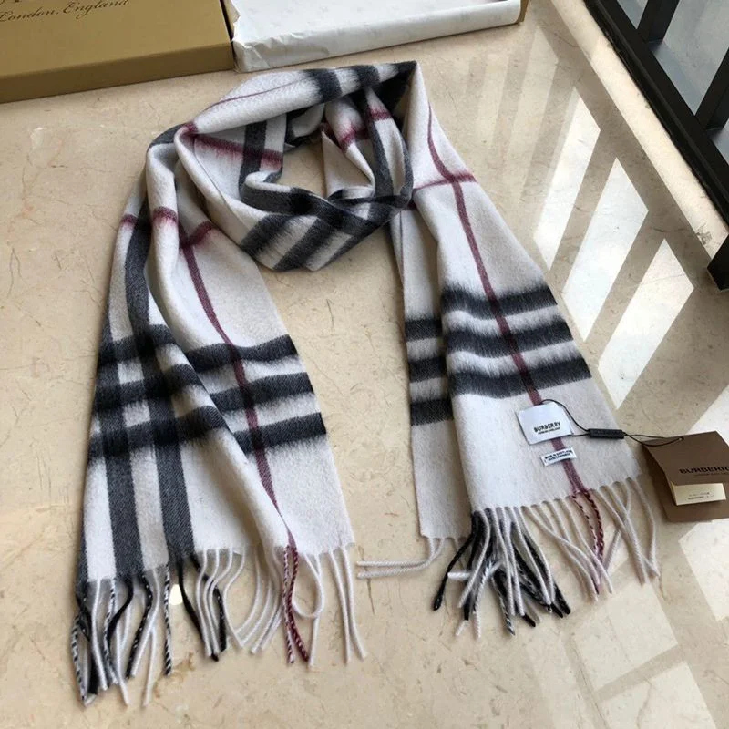 【日本未発売】バーバリー コピー クラシック カシミヤ チェック マフラー Baz83709