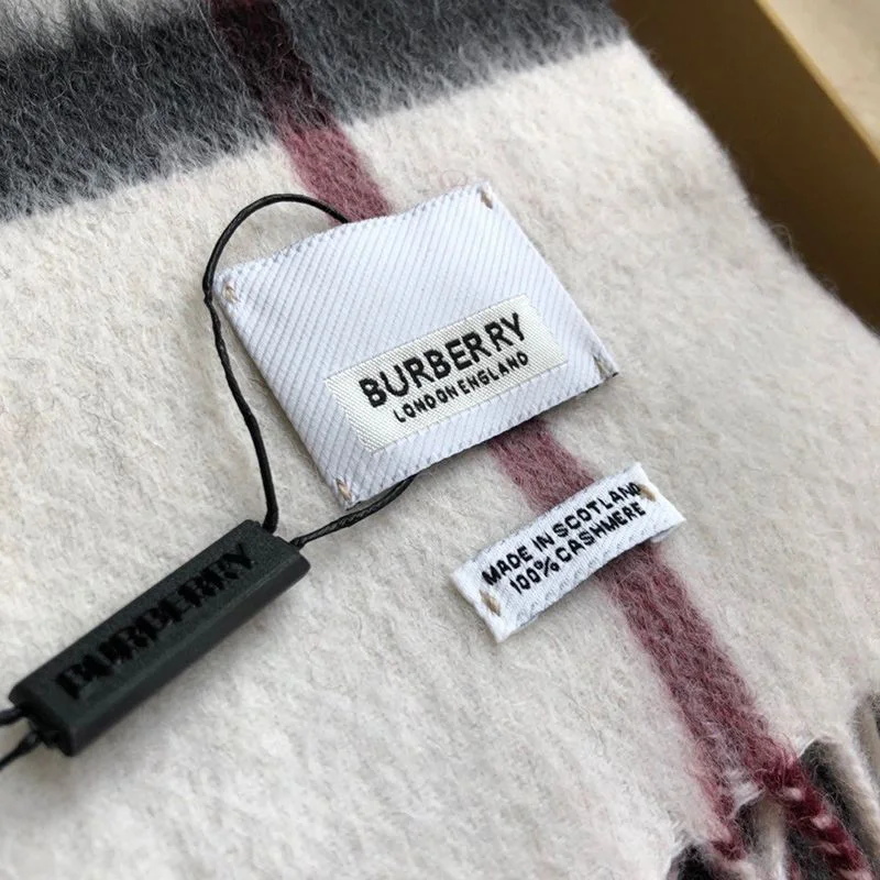 【日本未発売】バーバリー コピー クラシック カシミヤ チェック マフラー Baz83709