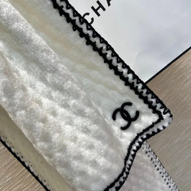 人気急上昇 シャネル CCロゴ カシミヤ スカーフ コピー ホワイト sht36838