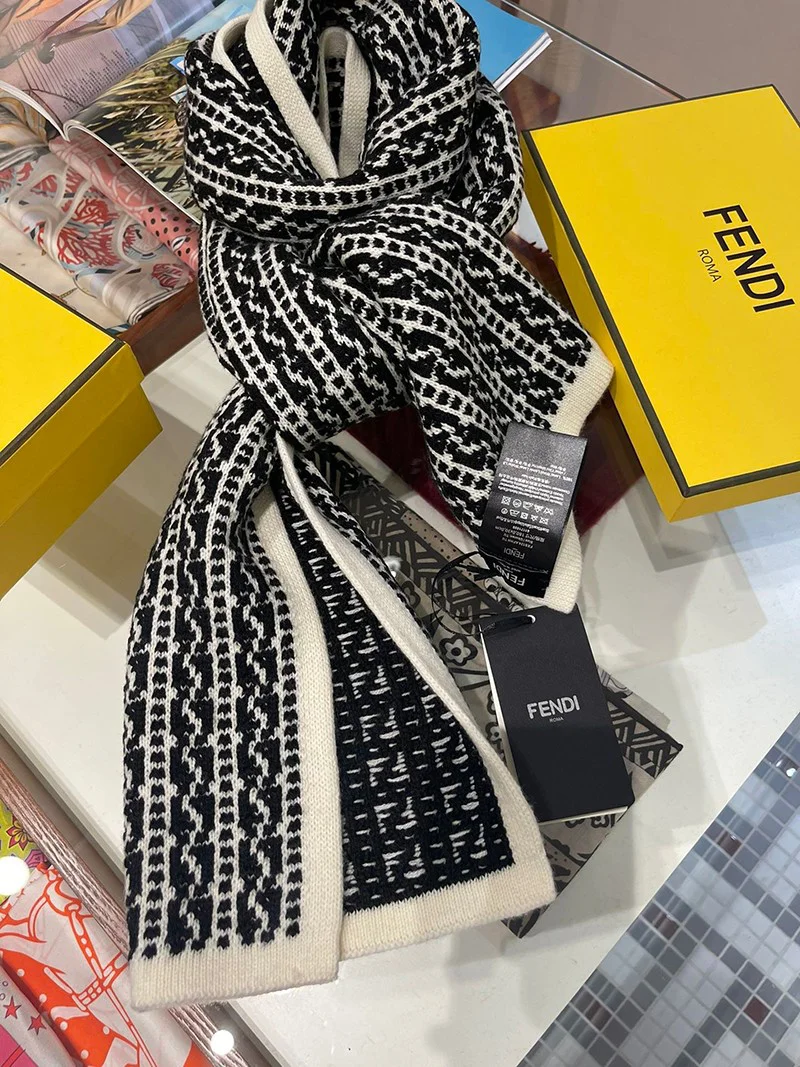 ★日本!!人気!フェンディ マフラー コピー スカーフ ウール インターシャ タッセル fev23983