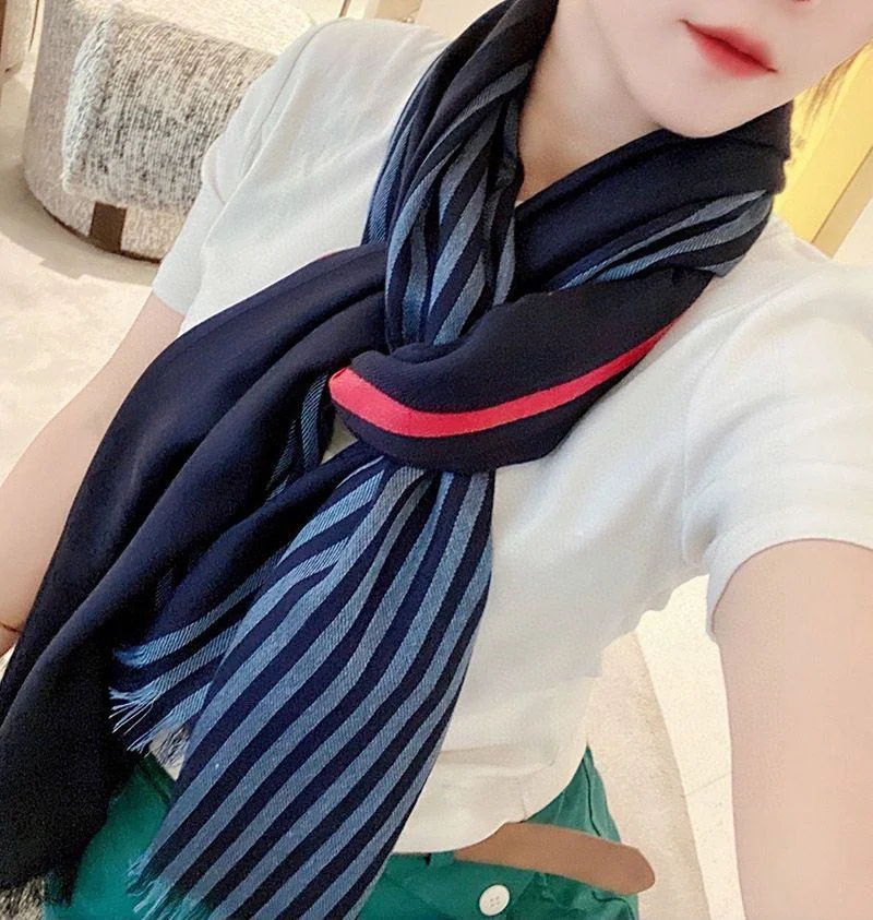 超希少!グッチ グラフィックストライプ カシミヤスカーフ guc35967