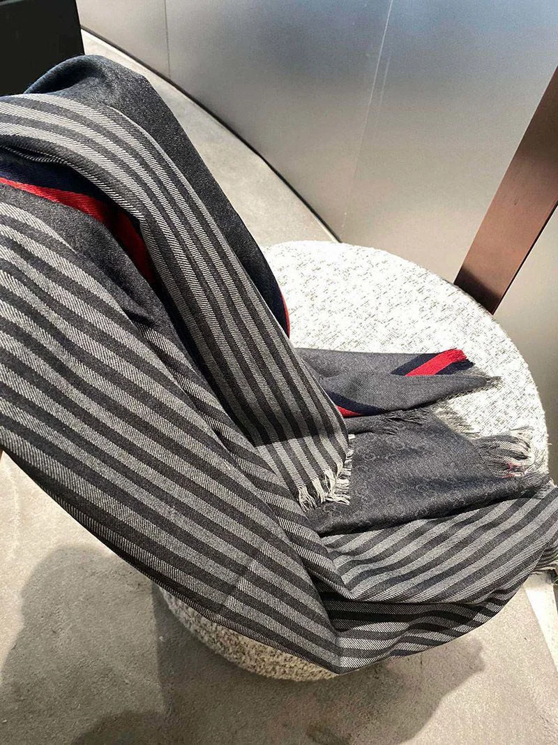 超希少!グッチ グラフィックストライプ カシミヤスカーフコピー gul24512