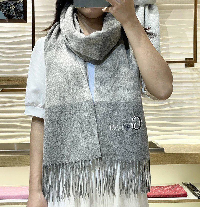 完売必至 グッチ 偽物 グラフィックカシミヤスカーフ guv00056