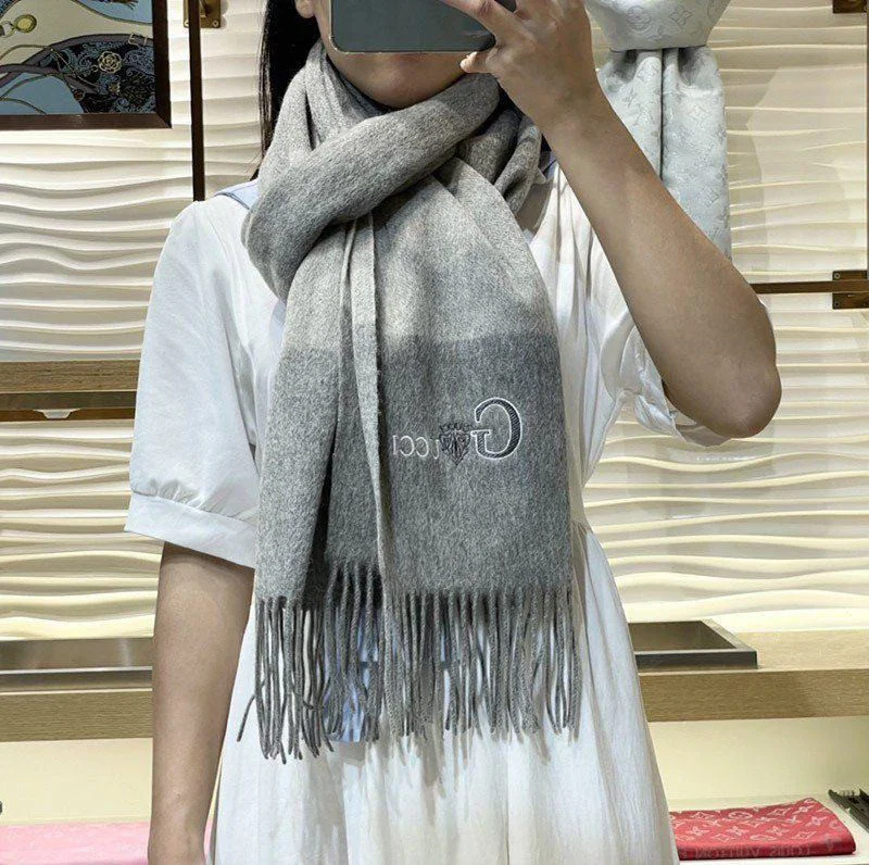 完売必至 グッチ 偽物 グラフィックカシミヤスカーフ guv00056