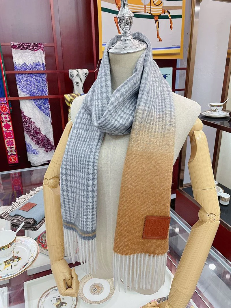 大人気!!新色ロエベ 偽物 勾配 チェック スカーフ (カシミヤ) loi37284