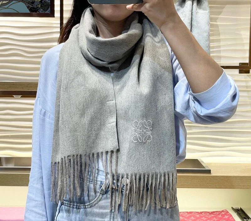 人気急上昇ロエベ カシミヤ マフラー 偽物 lon02659