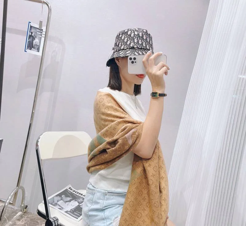 新色☆希少 ルイヴィトン カシミヤ・シルクマフラー vub98418
