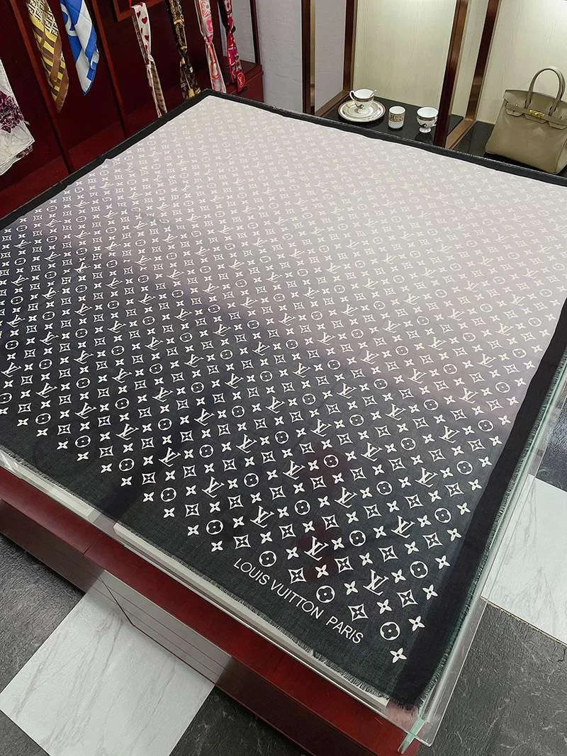 《大人気》暖かい♪ルイヴィトン ショール コピー・モノグラム LVナウ vuf76060