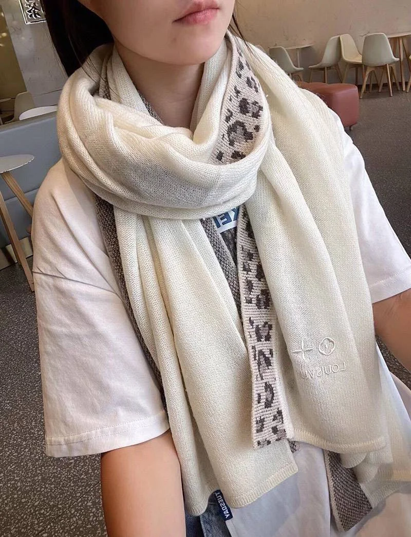 大人気！ルイヴィトン カシミヤ マフラー 偽物 レオパード柄 vuj37311