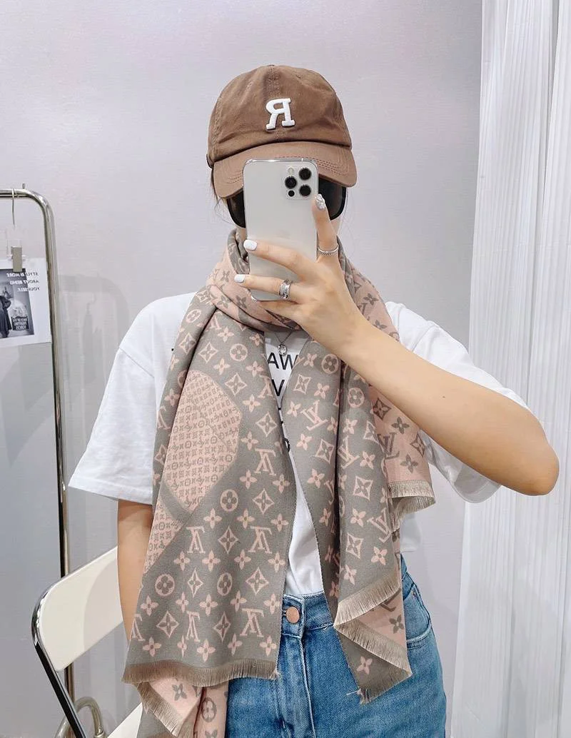 日本!!人気！ルイヴィトン カシミヤ・シルクマフラー 偽物 vuq33096