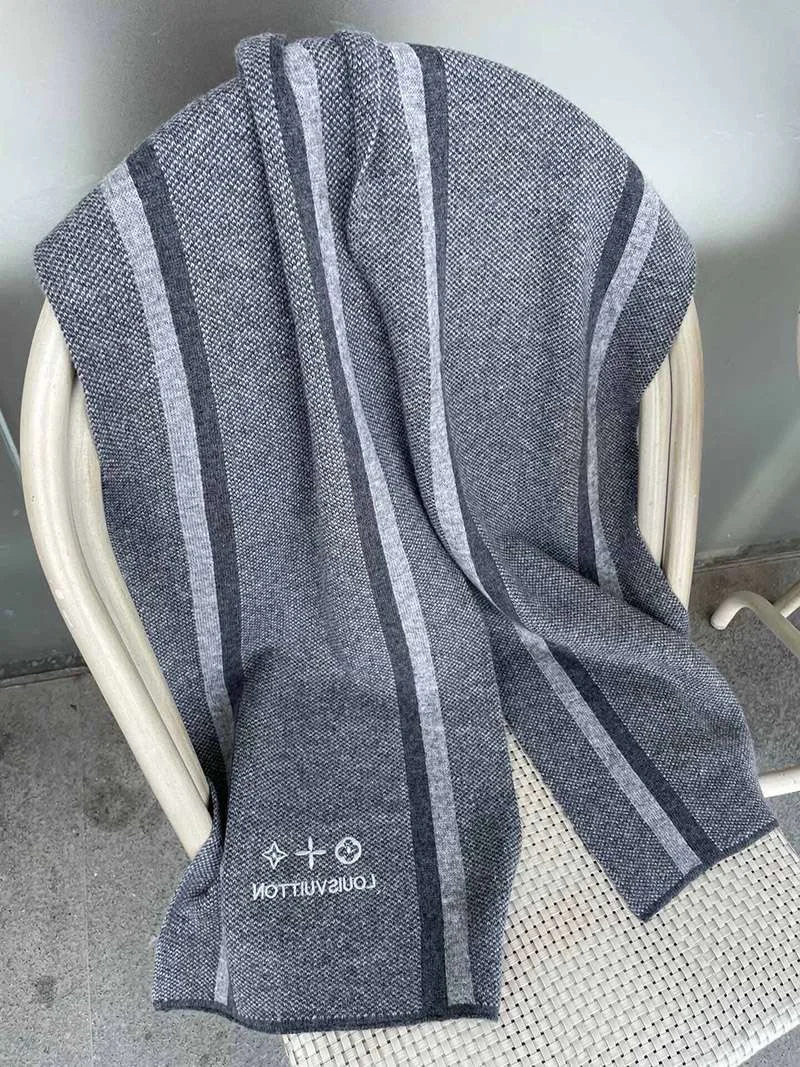 完売必至 ルイヴィトン メンズ カシミヤ タッセル マフラ 偽物 vur99682