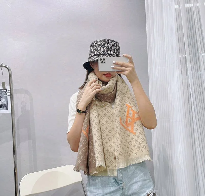 定番人気 ルイヴィトン カシミヤ・シルクマフラー vut26451