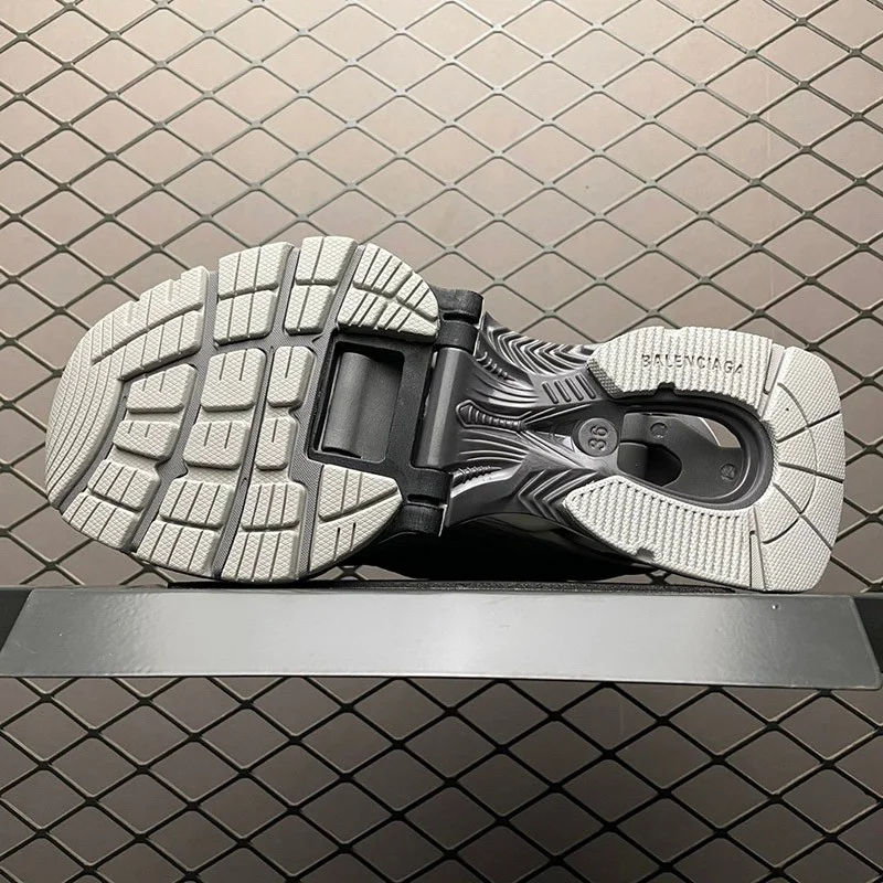 秋冬新作 [バレンシアガ Xパンダースニーカー 偽物]SNEAKERS X-PANDER★ 653870W2RA212