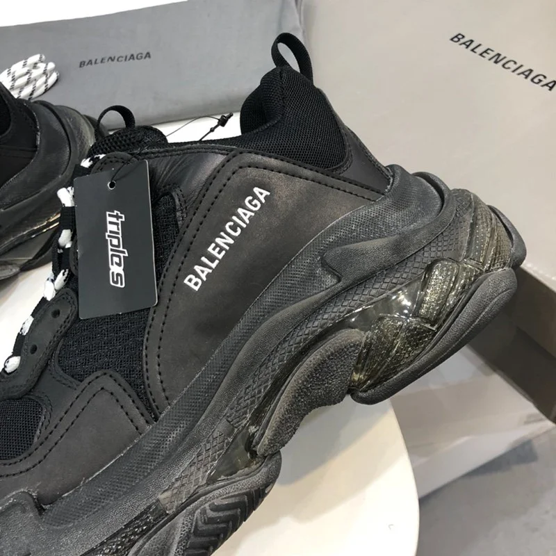 可愛い 新入荷【バレンシアガ スニーカー コピー】 TRIPLE S ダッドスニーカー バニラ トリプルs ban70903