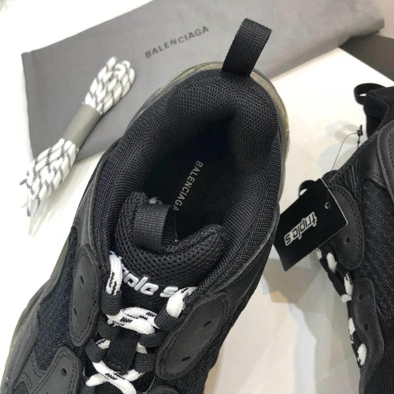 可愛い 新入荷【バレンシアガ スニーカー コピー】 TRIPLE S ダッドスニーカー バニラ トリプルs ban70903