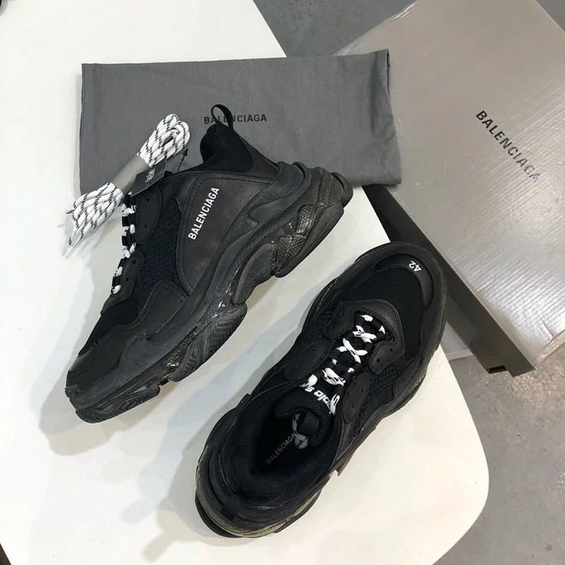 可愛い 新入荷【バレンシアガ スニーカー コピー】 TRIPLE S ダッドスニーカー バニラ トリプルs ban70903