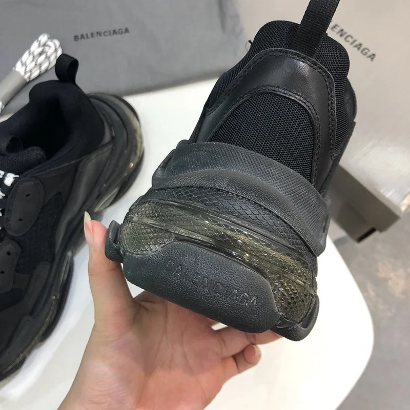 可愛い 新入荷【バレンシアガ スニーカー コピー】 TRIPLE S ダッドスニーカー バニラ トリプルs ban70903