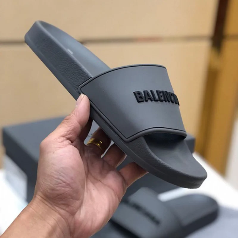 累積売上総額第1位!バレンシアガ スーパーコピー プール スライド サンダル bas95480
