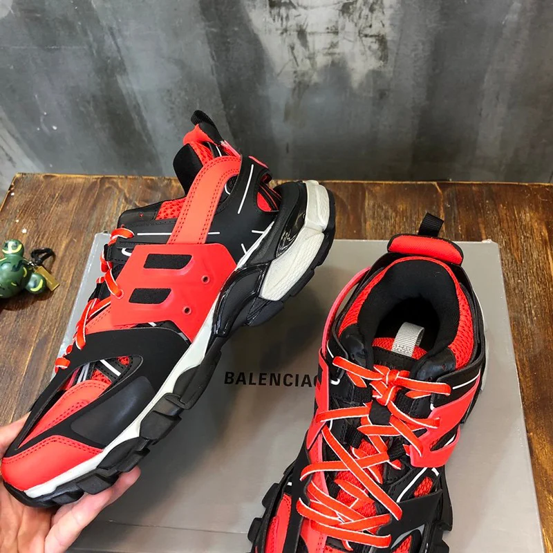 日本未入荷 バレンシアガ スニーカー コピー メンズTrack.2トレーナースニーカー bai99562