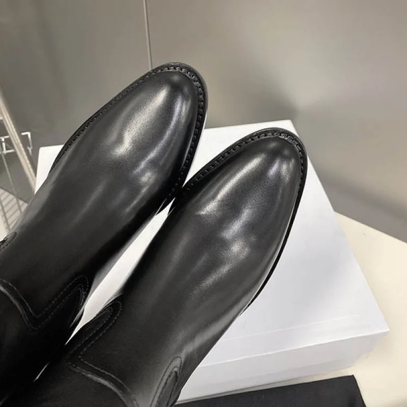 激安価格!セリーヌ 偽物 ロゴエンボ コンデ ミドルブーツ Cen46472