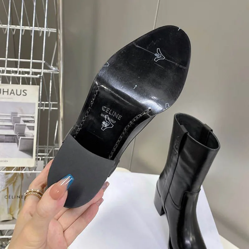 激安価格!セリーヌ 偽物 ロゴエンボ コンデ ミドルブーツ Cen46472