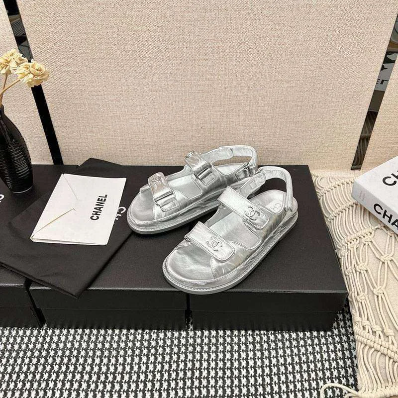 日本未入荷シャネル カーフスキン サンダル 偽物 shd35772