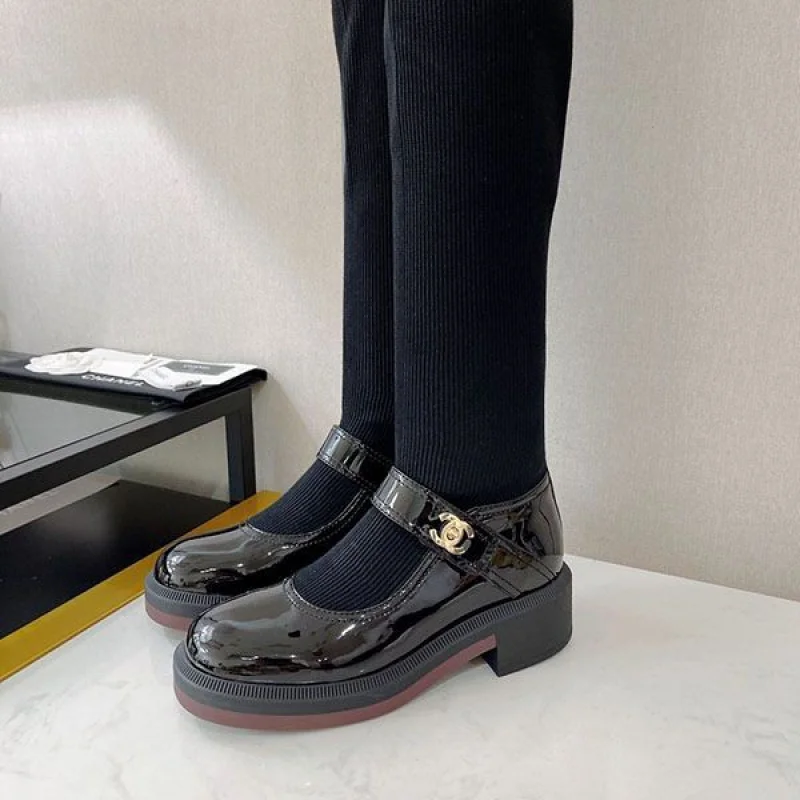 これからの季節にヘビロテ確定！シャネルロングブーツ コピー shn46843