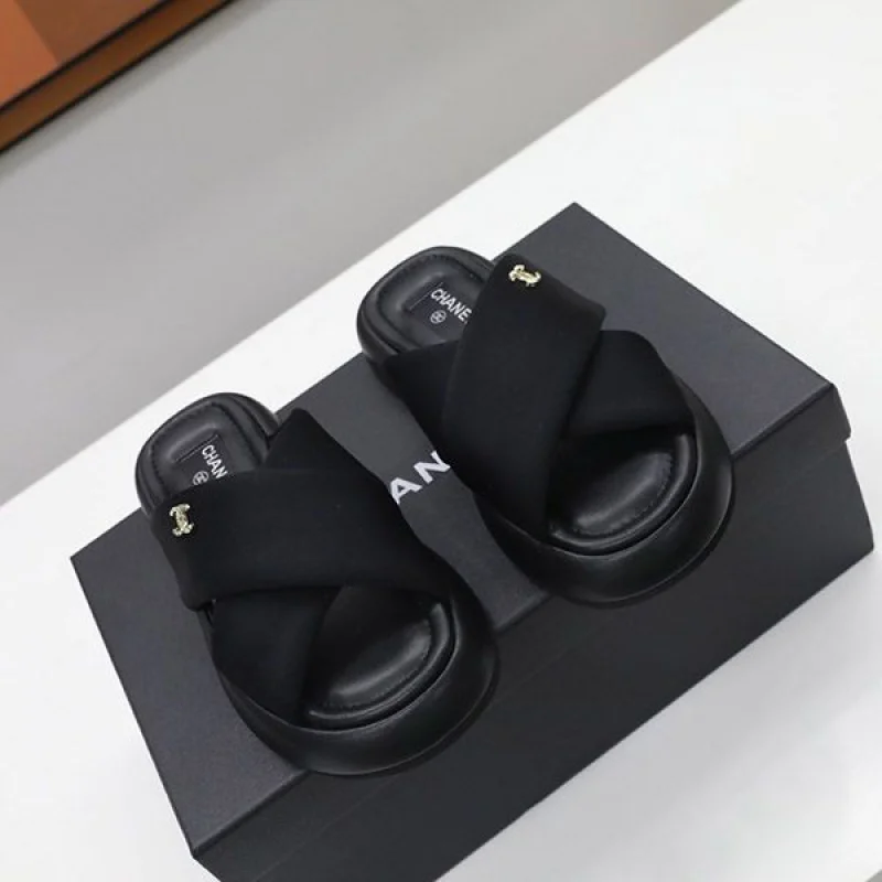 定番シャネル レザー 厚底 サンダル 偽物 黒 布地 shu58475
