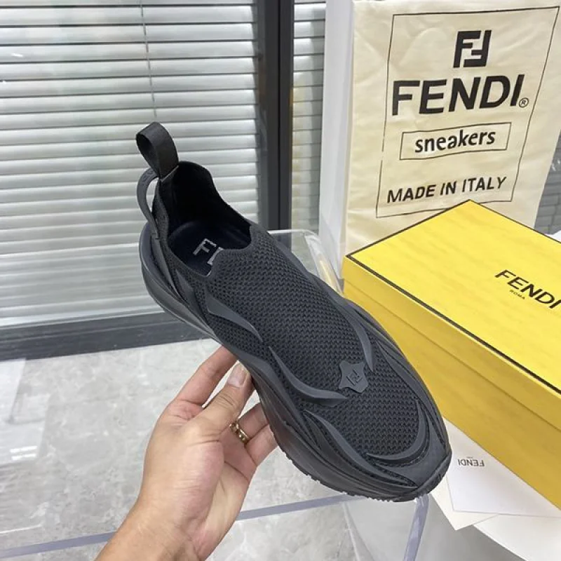 履き心地の良い フェンディ フロー ブラック ランニングスニーカー 偽物 fec01480