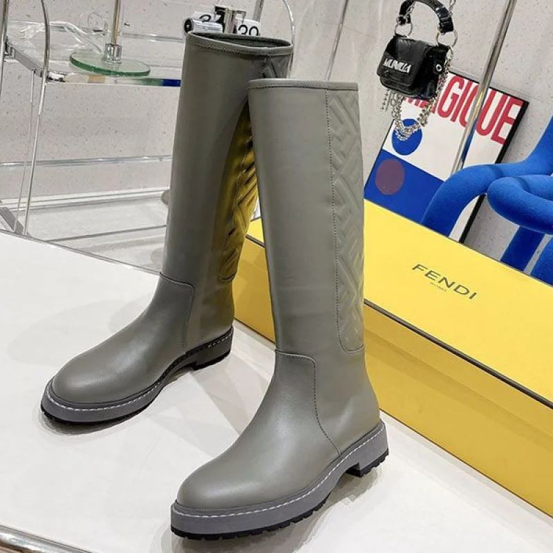 注目★フェンディ FFモチーフ カーフスキン ラウンドトゥ ブーツ 偽物 fef69628