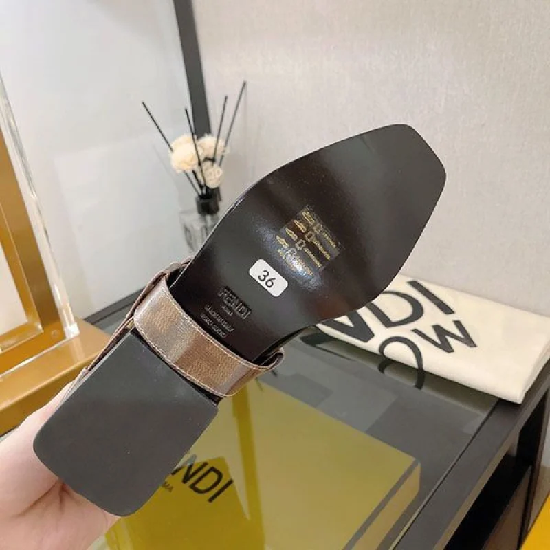 素敵な フェンディ ネオプレンFFストラップブーツ 偽物 fek28607