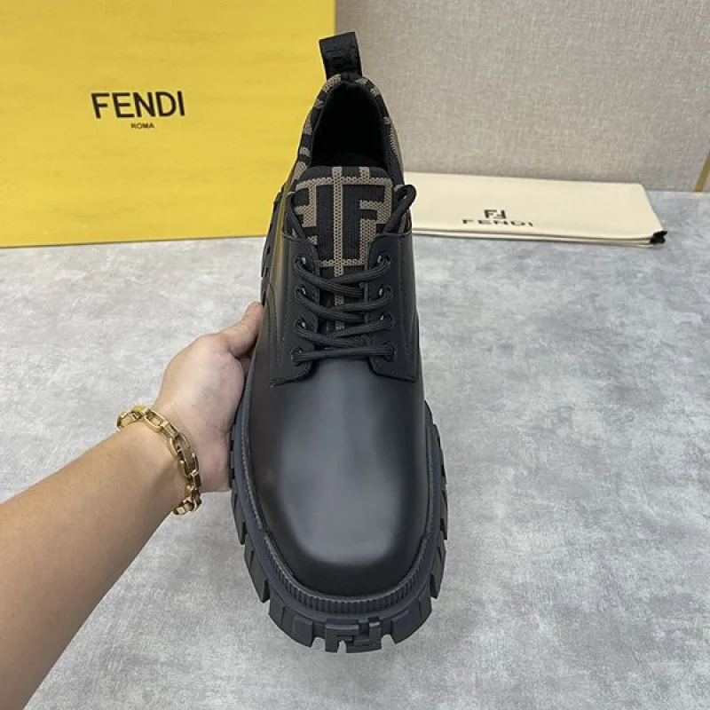 完売必至 フェンディ コピー レースアップレザーシューズ fej64302