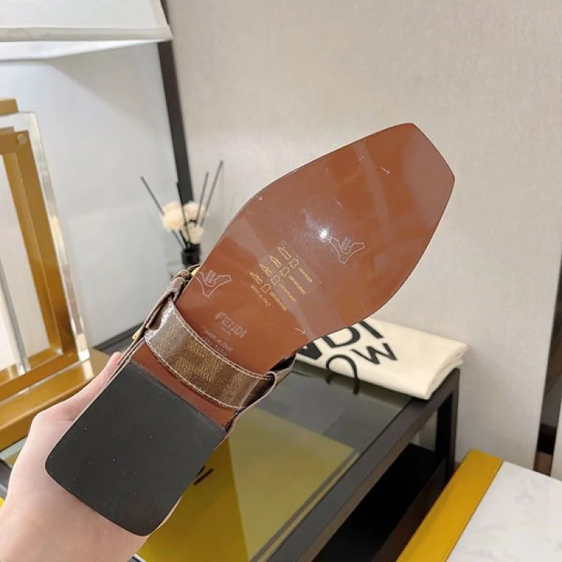 素敵な フェンディ ネオプレンFFストラップブーツ 偽物 fek28607
