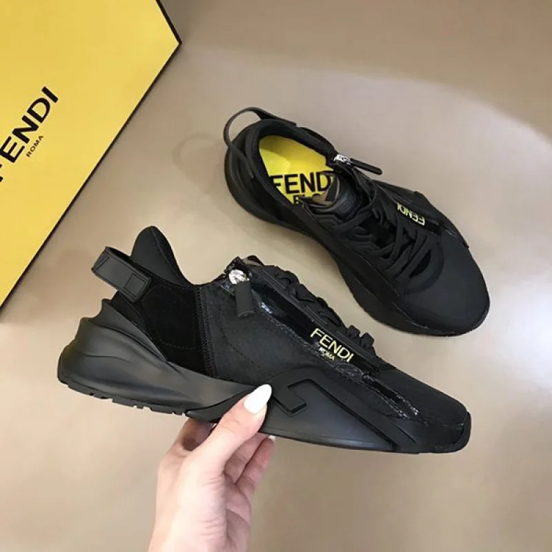 【入手困難】フェンディ スニーカー コピー フロー スエード ロートップ fel82379