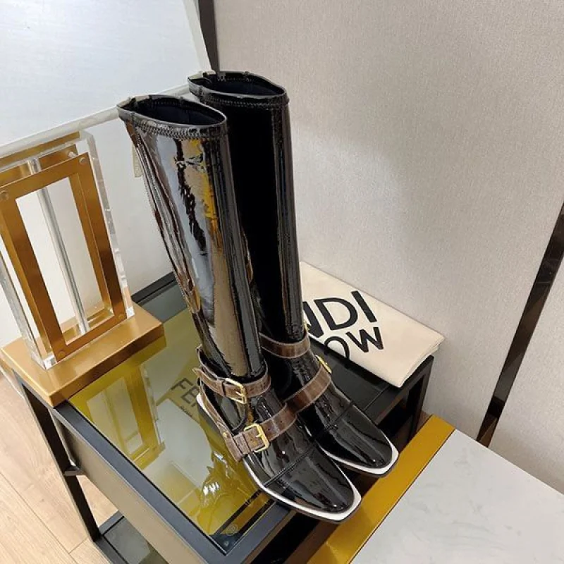 目を惹くカラー フェンディ ネオプレンFFストラップブーツ コピー fep73792