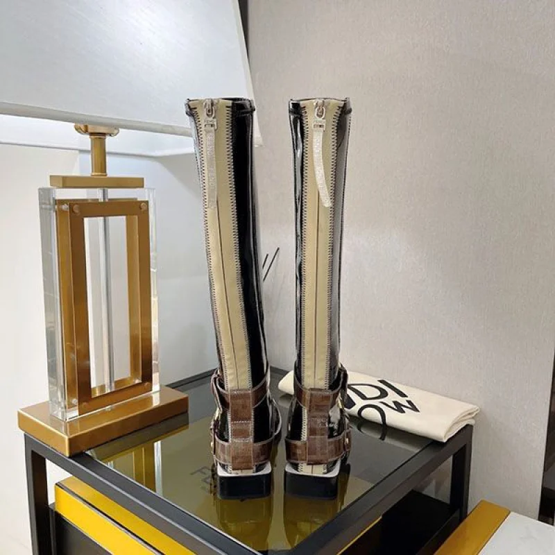 目を惹くカラー フェンディ ネオプレンFFストラップブーツ コピー fep73792